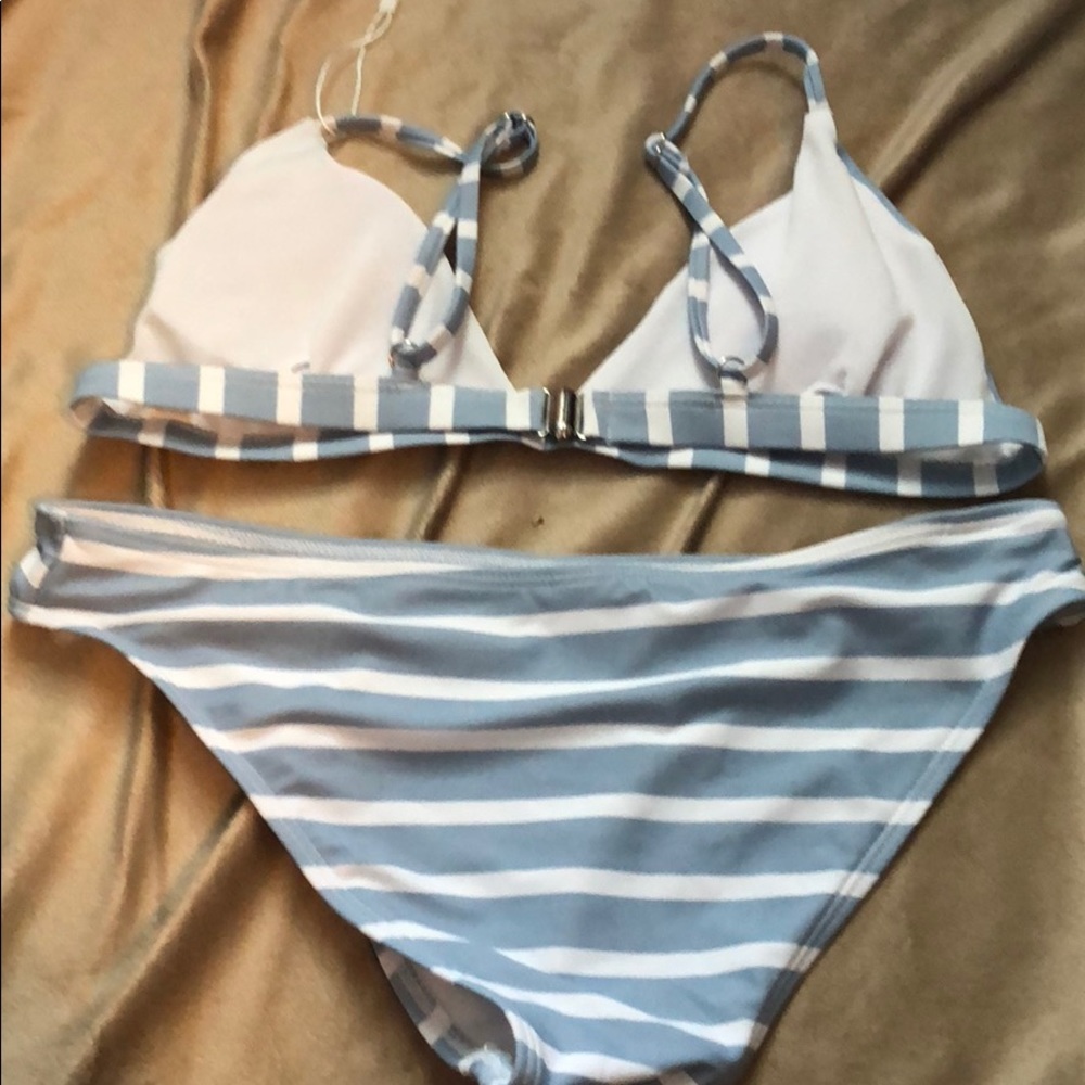 Bikini - Picture 2 of 2